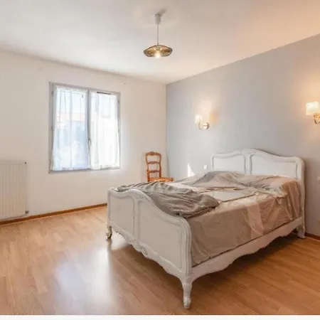 Maison Au Calme Avec Jardin Cloture بيت للعطل ساتْ